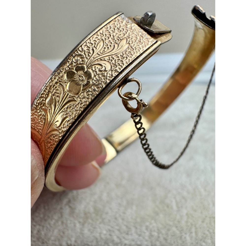 Krementz Vintage Gold Plated Etched Floral Hinged Bangle Bracelet Safety Chain - Picture 5 of 13